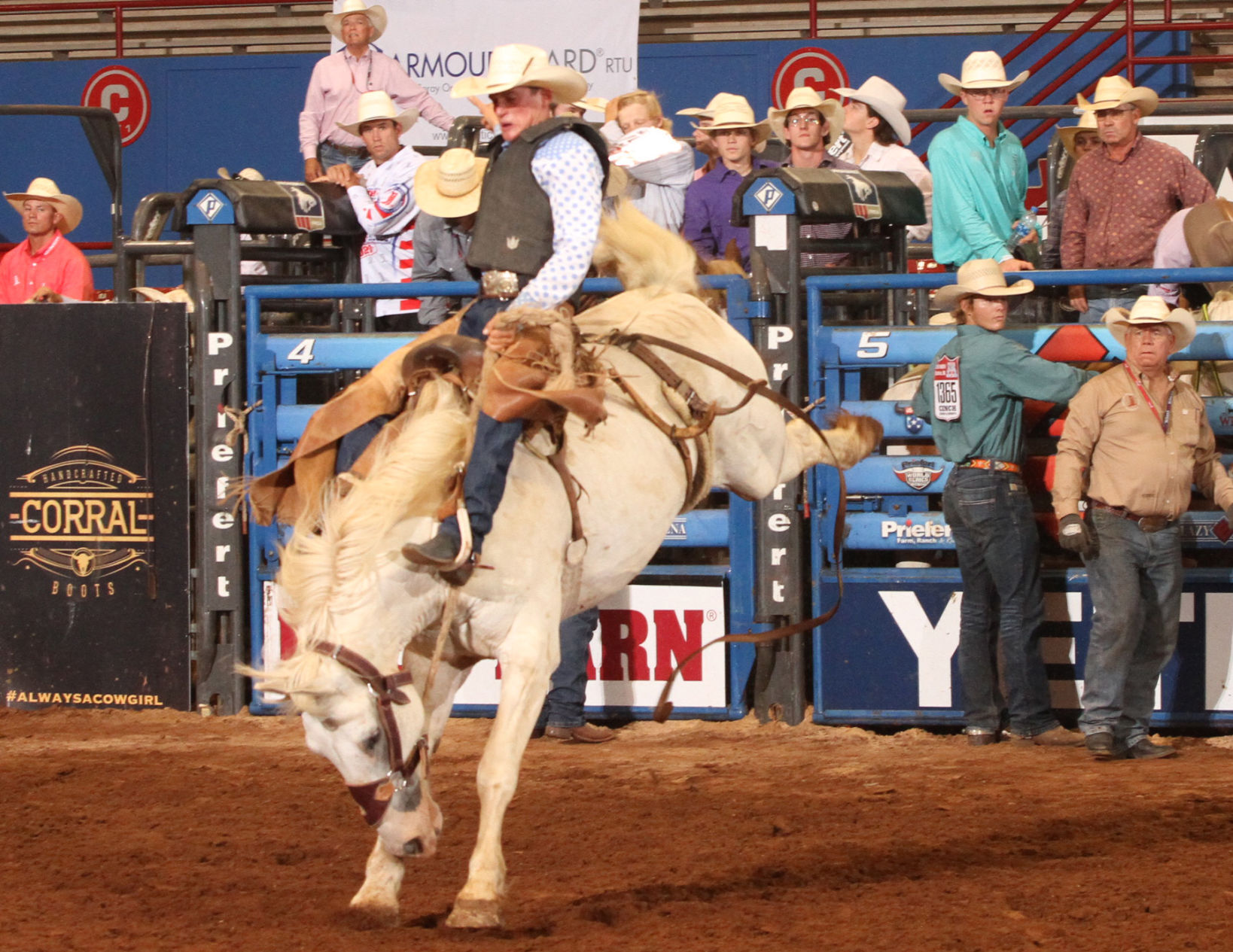 Cade Bell saddle bronc